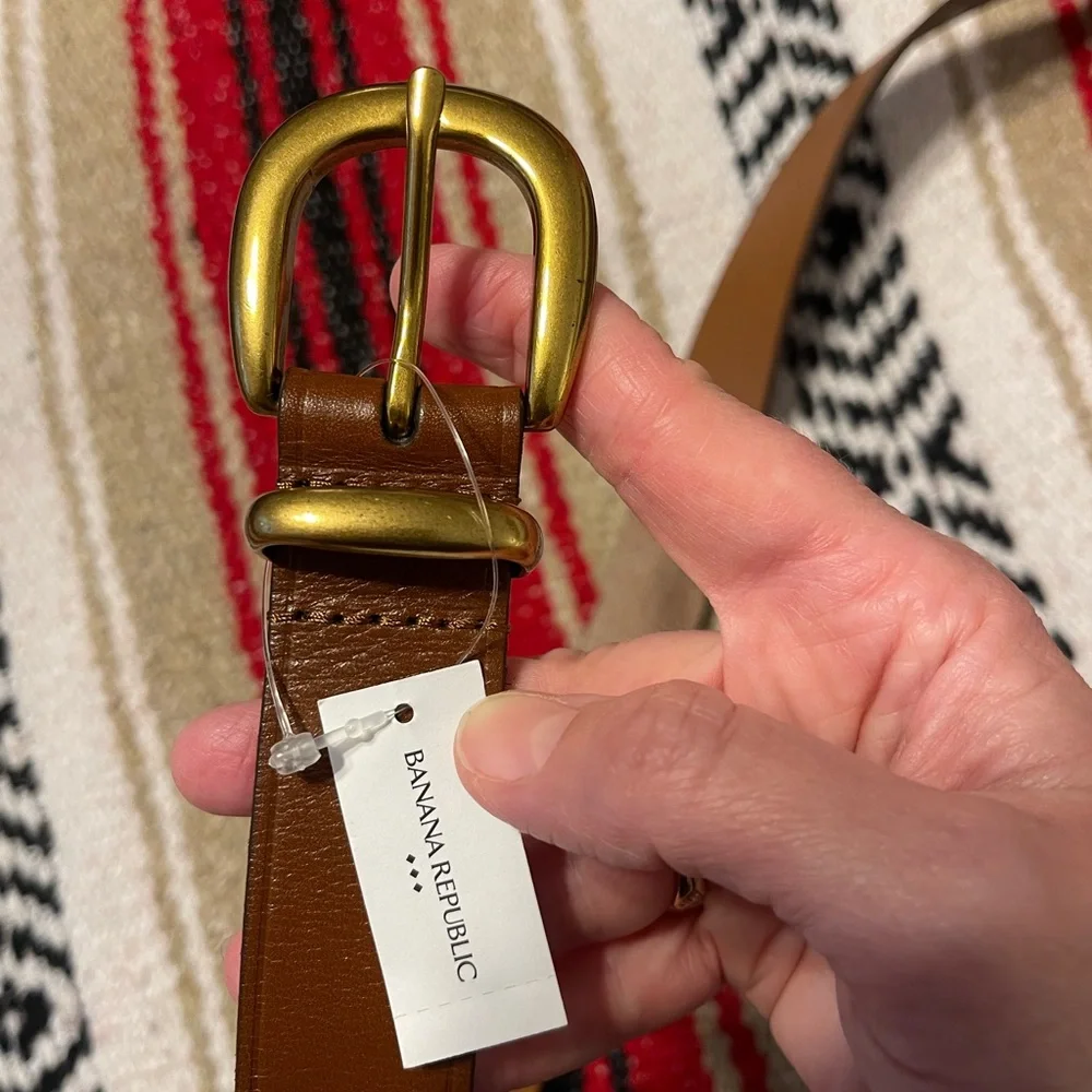 🔥HOT DEAL🔥NWT/ Banana Republic Brown Belt with Gold Buckle - Picture 2 of 3